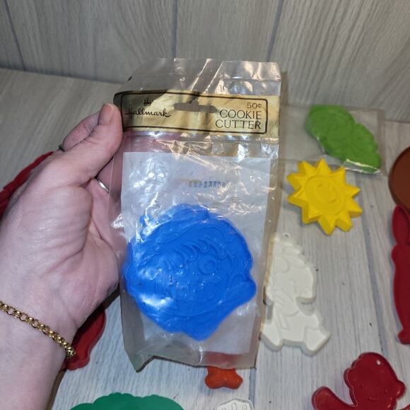 Vtg USA Made Hallmark Plastic Cookie Cutter Assortment Lot Of 15 Holiday Baking - Picture 3 of 14